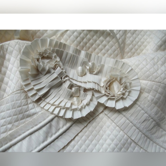 BCBG Cream Dress -Size 8 - Picture 13 of 16